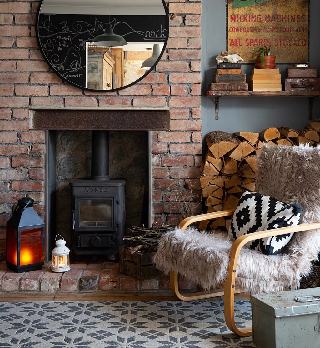 RealHomes's tweet photo. Want to add texture and a rustic charm to your living room? Consider an exposed brick wall – perfect when paired with a wood burner, in our opinion. Find more living room ideas in our gallery. https://t.co/cXzo0lVhQU https://t.co/FeqMwOfrFs