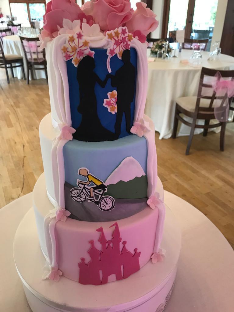 ColtsfordMill's tweet photo. Congratulations to Emma &amp; Chris, our newly-wed couple! 
Featuring a fantastic cake made by @shelleys_cakes and beautiful flower centre pieces by @FlowersWillows. 
#wedding 
#weddingvenue 
#Surrey https://t.co/xfyAGx0TAd