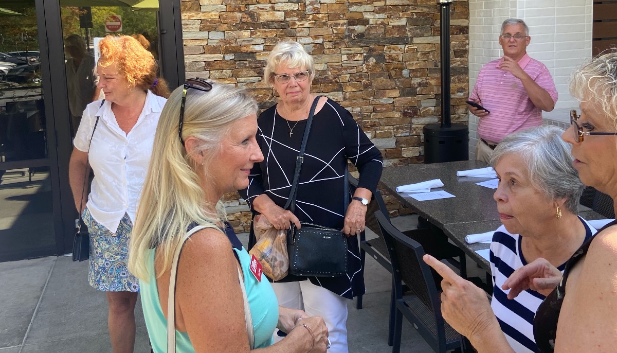 Thank you to State Senator <a href="/Renee_Unterman/">Renee Unterman</a> and <a href="/Crimsontider/">Debbie Dooley</a> for joining Lisa at our Women for Collins lunch in Gwinnett County today!

Great to have so many strong, conservative women working to elect <a href="/CollinsforGA/">Doug Collins</a> to the U.S. Senate!