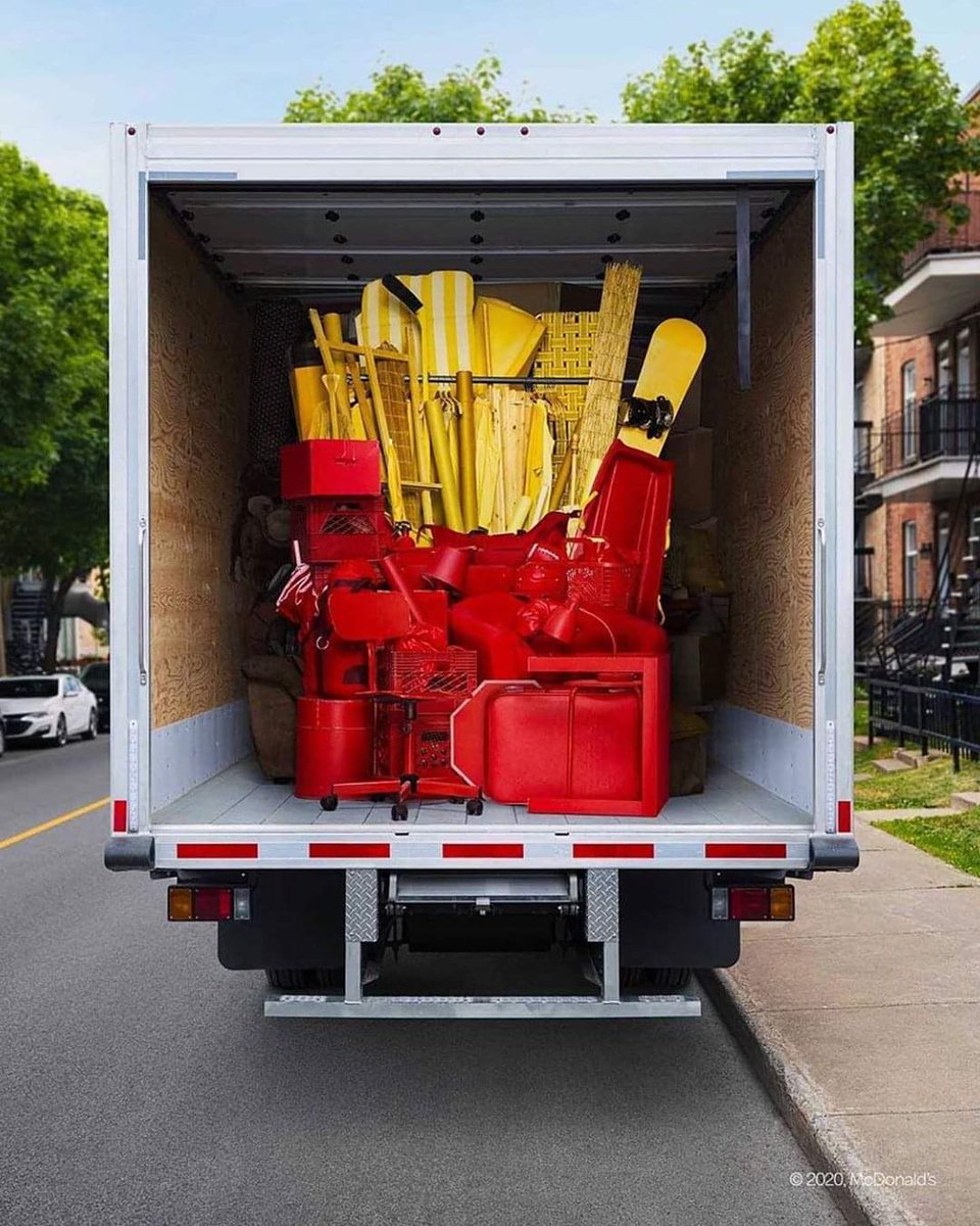 sharpcommedia's tweet photo. #CreativeSpot: Every year, more than 200,000 inhabitants move during the famous "Moving Day" (July 1) in Quebec, Canada. This inspired @McDonalds for this fun campaign. 🍔 https://t.co/VQdfrA9EU0