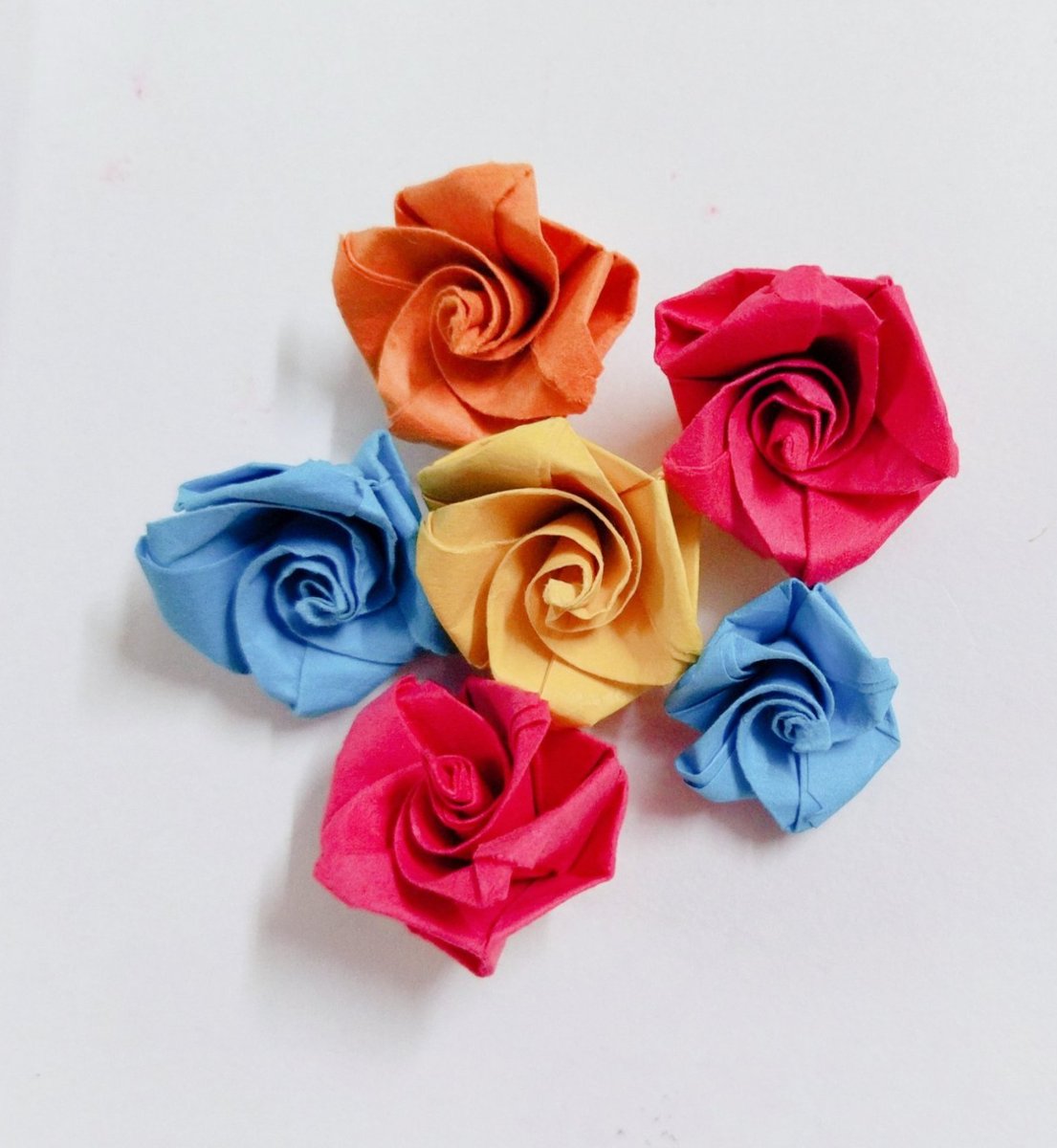 myboringtimes's tweet photo. Origami paper flowers #origami #creative #origamiart #paperart #paperflowers #paperroses #roseflowers #kidsactivities
#kidscrafts #crafts #paperart

https://t.co/1Nmrq9jU8c https://t.co/p1F7CMiaRk
