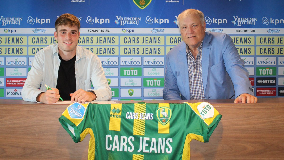 ADODenHaag's tweet photo. Tekenmoment in het @cjstadion ✅

#WillkommenDavid https://t.co/lleo70UYWi