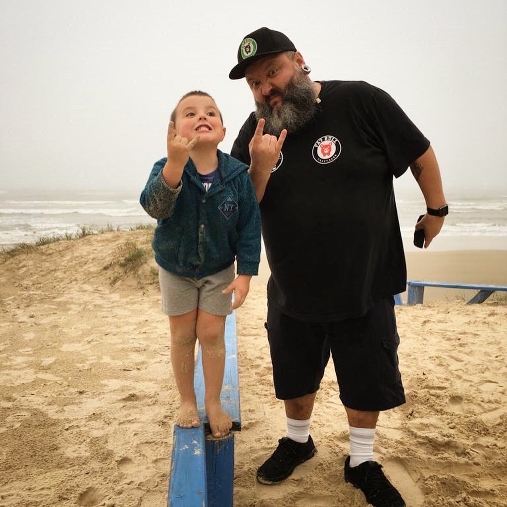 fabiz's tweet photo. Parabéns filho! 4 anos!! 🤘🏻 https://t.co/CeMfgjBBwD