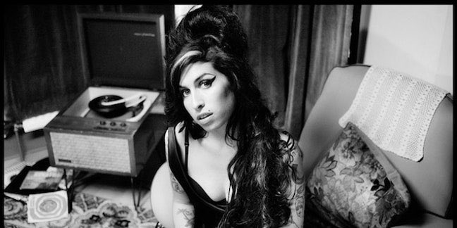 Room Rater Happy Birthday in Memoriam. Amy Winehouse was born this day in 1983. Always a 10/10. 