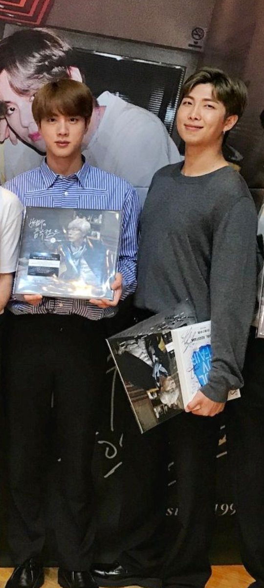 babybearmm's tweet photo. โอ้โฮ บิ๊กฮิตเเรงมาก มาเป็นคู่ๆเลยค่ะกรี้ดดด!!!! นายมันเเน่!!!
#yoonmin #namjin #kookv #hopeme!! #BTSARMY! https://t.co/MHi4th1Hez