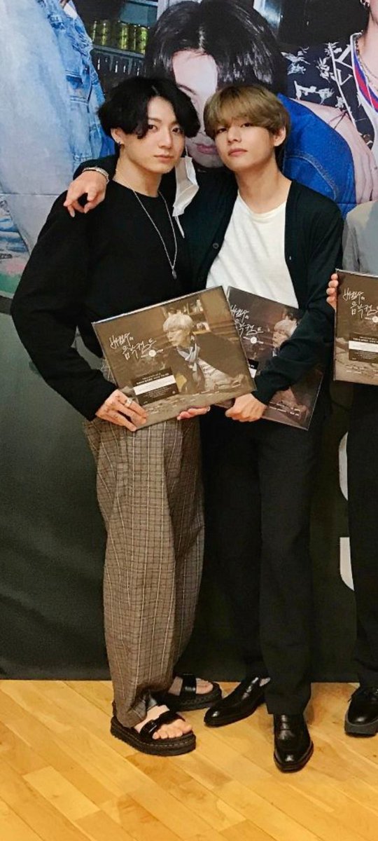 babybearmm's tweet photo. โอ้โฮ บิ๊กฮิตเเรงมาก มาเป็นคู่ๆเลยค่ะกรี้ดดด!!!! นายมันเเน่!!!
#yoonmin #namjin #kookv #hopeme!! #BTSARMY! https://t.co/MHi4th1Hez