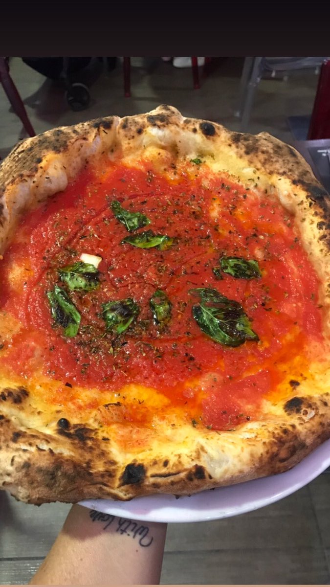PrestigePizza's tweet photo. La tradizione ♥️#Marinara 🍕
#PizzaPrestige #Napoli https://t.co/H4BWb6Cp6i