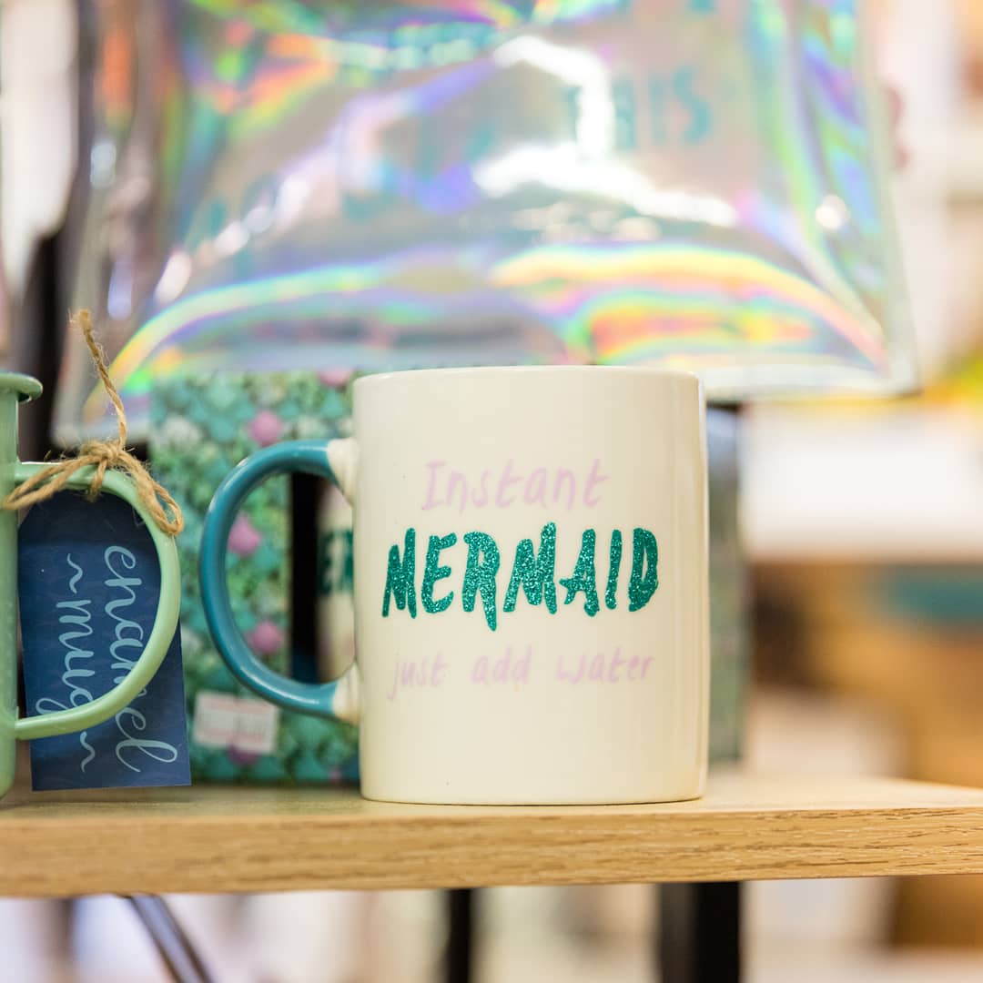 2ndfloorchester's tweet photo. Alllllllll the Mermaid feels today βοΈπβοΈπβοΈπβοΈ is it summer again today!? ππππ Back open tomorrow, can't wait to see all your lovely faces!!!
#shopindie #shopindependent #independentshop #2ndfloorchester #cheshire #chestershopping #justacard #mermaid #mermaidfeels https://t.co/APkc4Ebh3r
