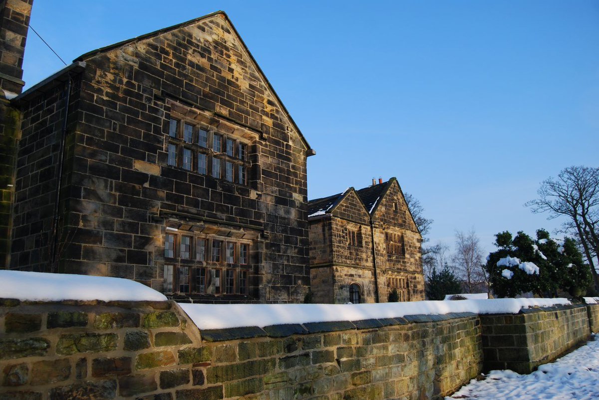 A great image of Oakwell Hall in Batley, West Yorkshire. It was built in the late 1500s and immortalised as 'Fieldhead' by Charlotte Brontë, in her novel Shirley. @OakwellFriends @Welcome2Yorks #Yorkshire 📷 Andrew Graham