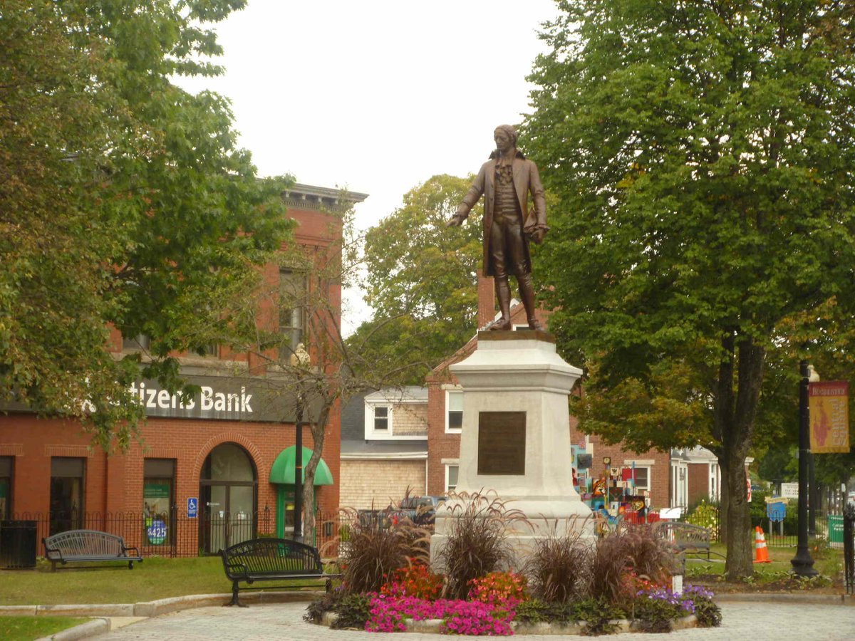 RochesterMainSt's tweet photo. Do you love Rochester like we do? If you would like to contribute to Rochester's progress with positivity and fun, join our team of volunteers! 
https://t.co/tHkdVhogr8
#rochesternh #downtown #supportlocal #volunteer #whynotrochester https://t.co/SvXHANKWqI