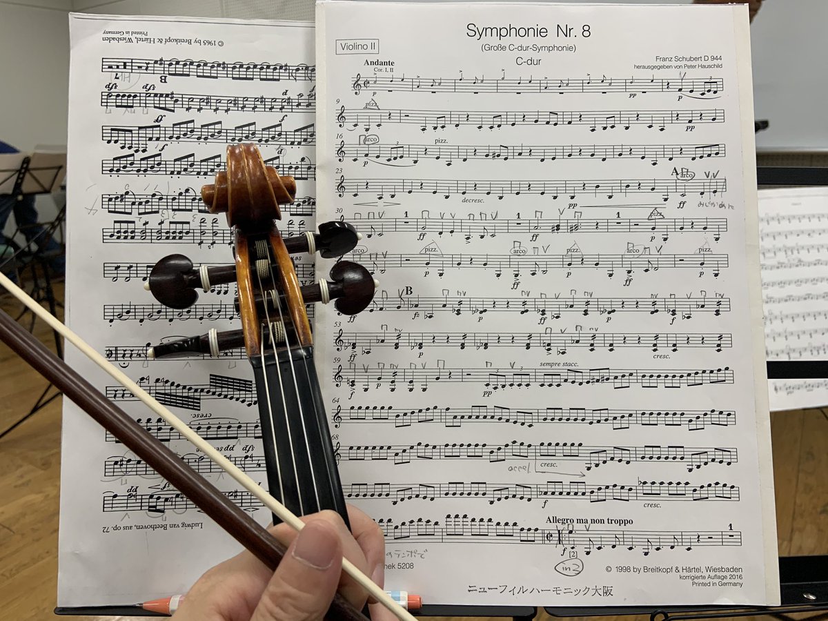 newphil_osaka's tweet photo. こんにちは！ニューフィルハーモニック大阪のTwitter担当S🎻です🤗
当団は感染対策ガイドラインに則った上で練習を再開しており、弦楽器ではプルトの座る位置をずらした上で、毎週月曜夜に合奏を行なっております。
今日の練習はシューベルトのグレートでした！な、長い……！ https://t.co/OoMyCoeayR