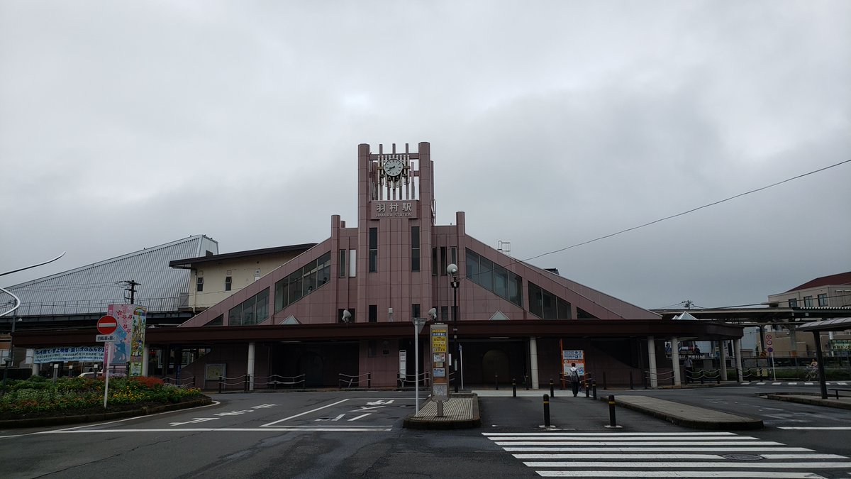 StevenOnTheMove's tweet photo. On today's run I ran past Hamura Station (羽村駅) on the Ōme Line (青梅線). The station opened in 1894 handling passengers and cargo and the current building opened in 1973. Over 13,000 passengers use the station on a daily basis. #StevenRuns #StevenExploresTokyo #AnotherTokyo https://t.co/7QnPEJVgkx