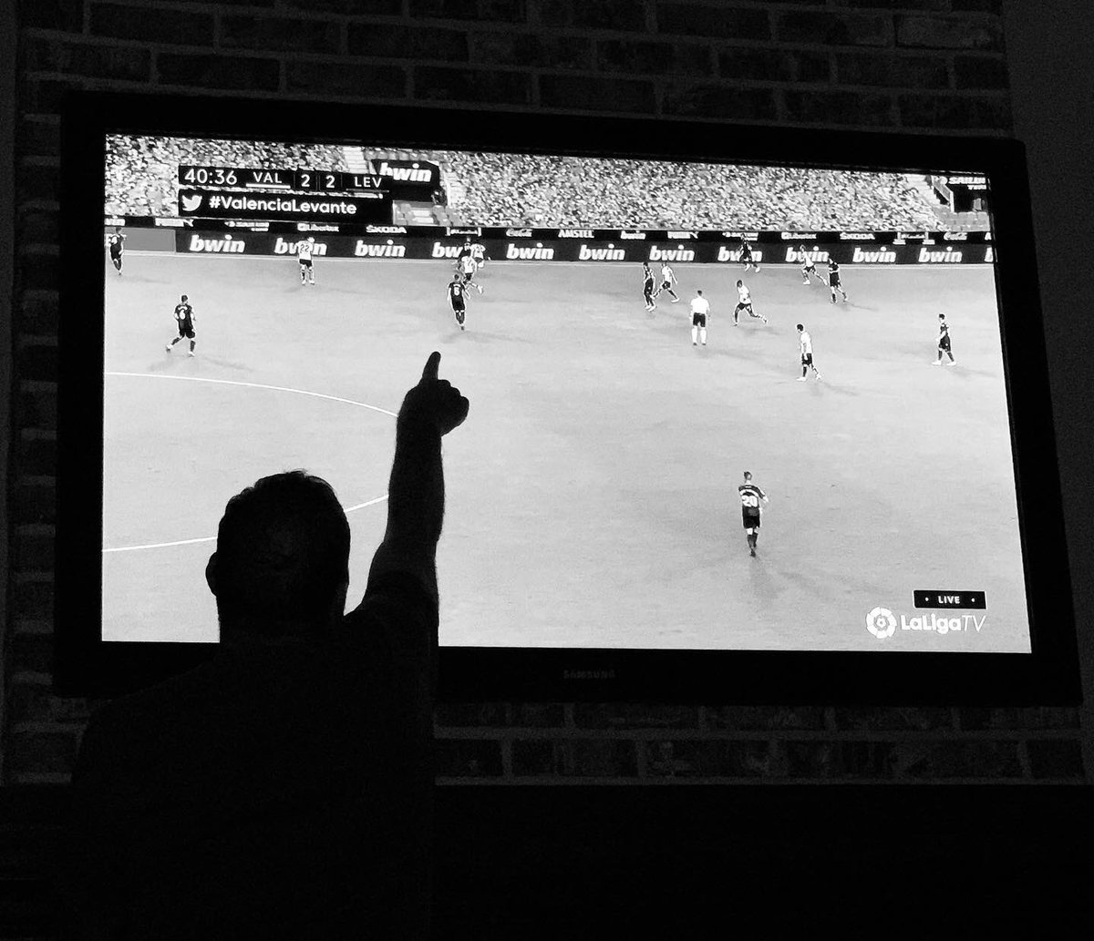 Taking time to get some lessons from the game!⚽️🎥
📸: <a href="/krislpatton/">Kris Patton</a> 
•
#alwayslearning #laliga #valenciacf #levanteud  #soccerlife #football #footballislife #soccerislife #soccerseason #fútbol #futbolfemenino