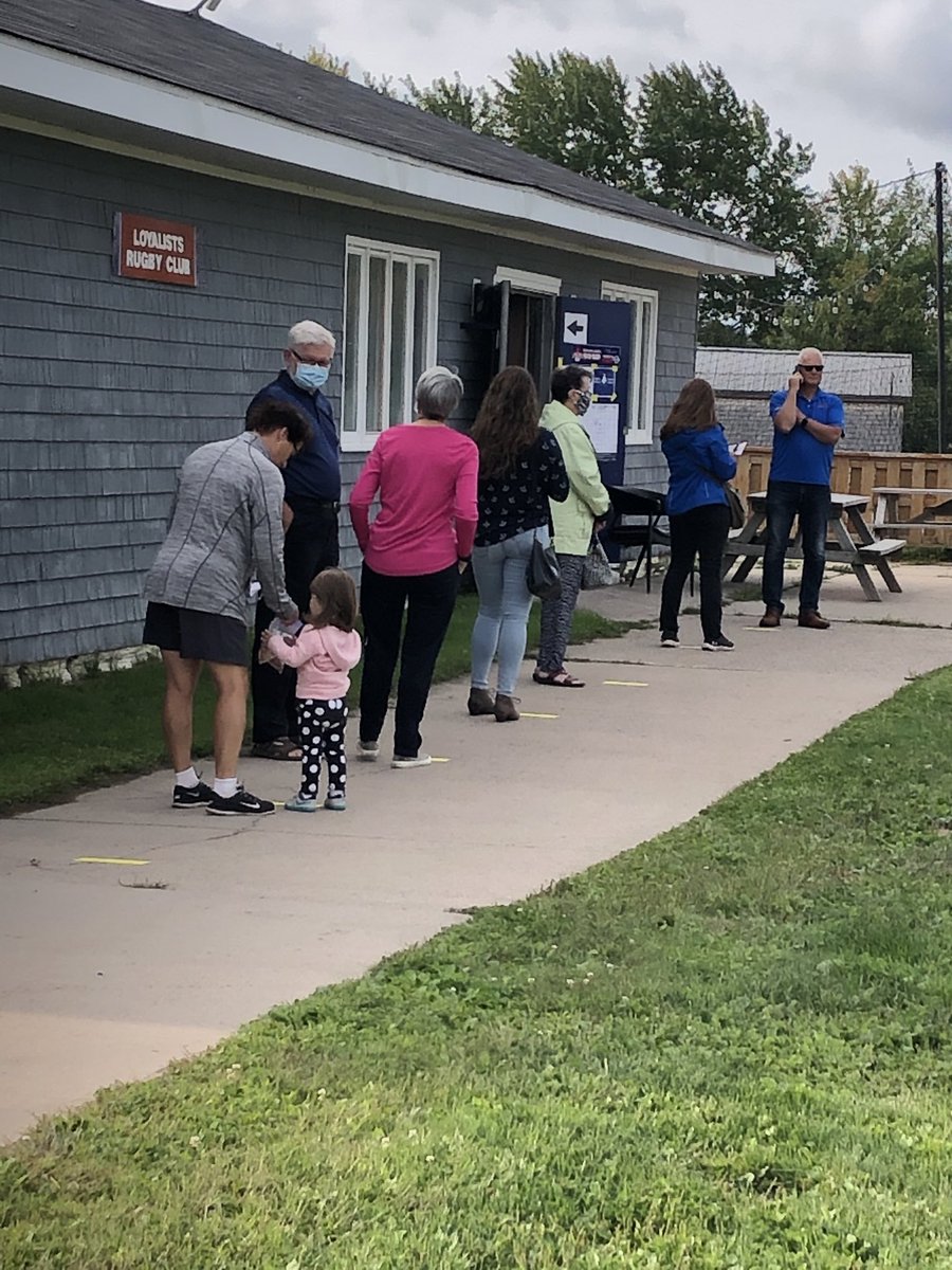 vidtkr's tweet photo. Line up before polls open in Fredericton this am https://t.co/UtlBMJIPNF