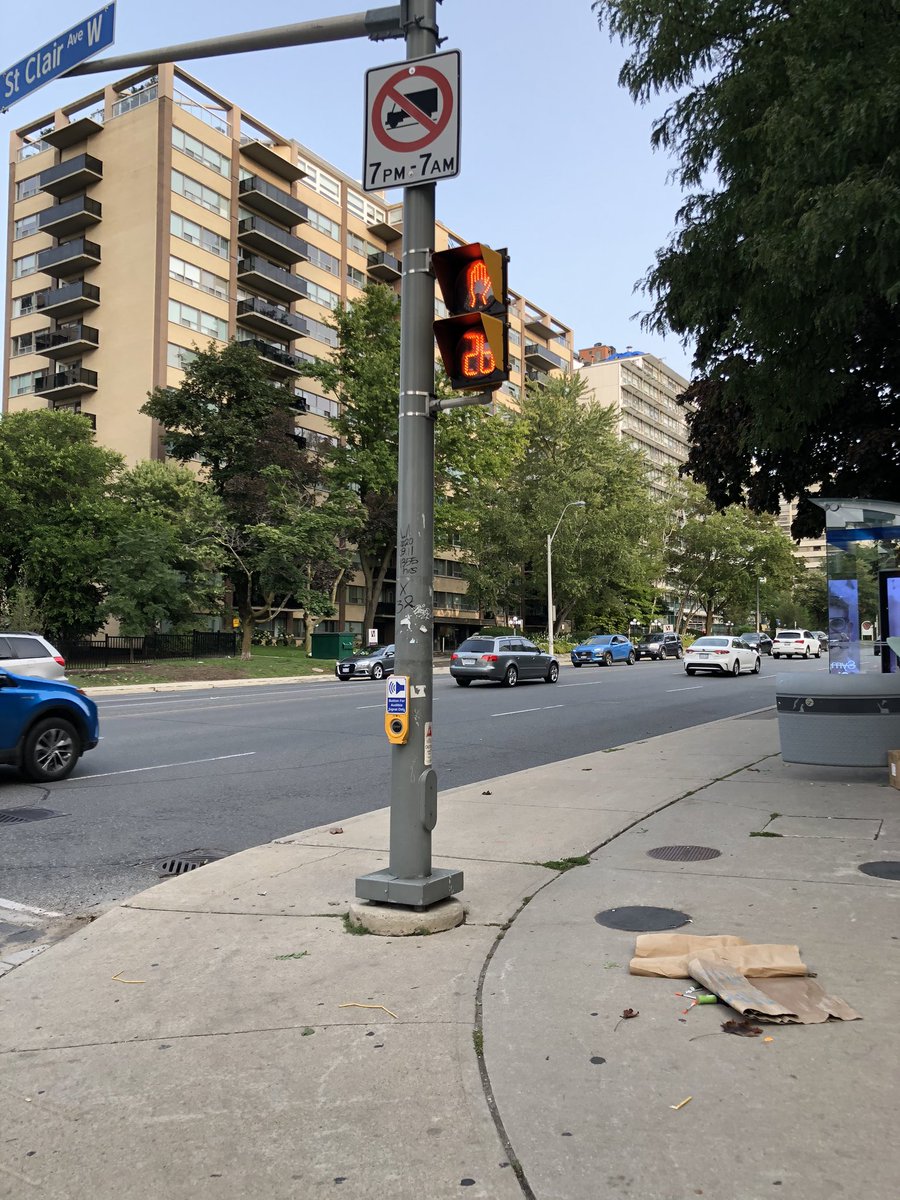 rendely_matthew's tweet photo. Toronto needs safe injection sights. Avenue &amp; St Clair is a highly dense residential neighborhood. Its parks and streets must be safe places free of needles and other harmful debris caused by a system failing our most vulnerable. @JohnTory @JoshMatlow @TPSOperations @CPHO_Canada https://t.co/MbHvDi1tcZ