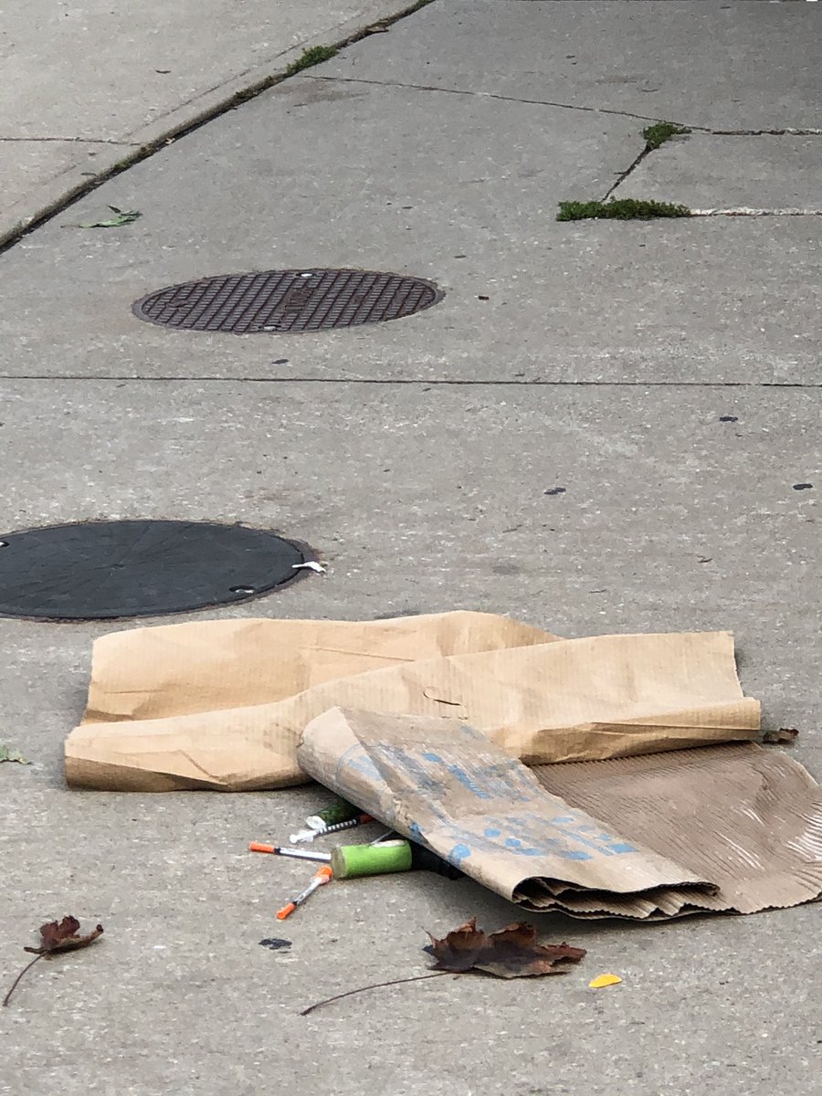 rendely_matthew's tweet photo. Toronto needs safe injection sights. Avenue &amp; St Clair is a highly dense residential neighborhood. Its parks and streets must be safe places free of needles and other harmful debris caused by a system failing our most vulnerable. @JohnTory @JoshMatlow @TPSOperations @CPHO_Canada https://t.co/MbHvDi1tcZ