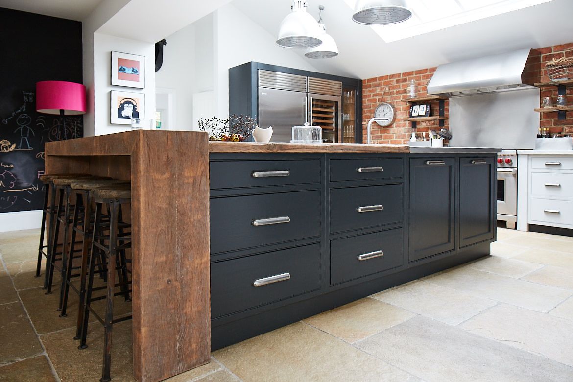 This beautiful bespoke kitchen was designed by @themaincompany and features our Bradley cup handle. If you're lucky enough to live near their Yorkshire or London showroom, be sure to pay them a visit if you're looking for a modern, inviting kitchen. #madeinengland