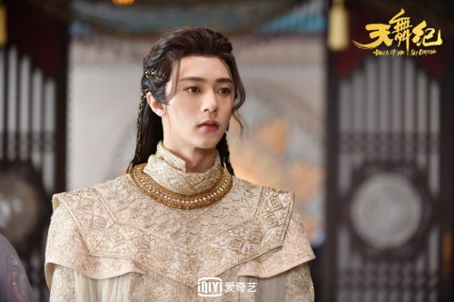 shinju_ko's tweet photo. and now I wish #ZhaoJinTao to make the second season but with #YuFengmu and #LongWeier as the main characters of this drama just a beautiful breathtaking romance story about them with comedy and tragedy but with the happy logic cool & awesome end!+
#Tianwuji #赵锦焘 https://t.co/sz7iJBvPor