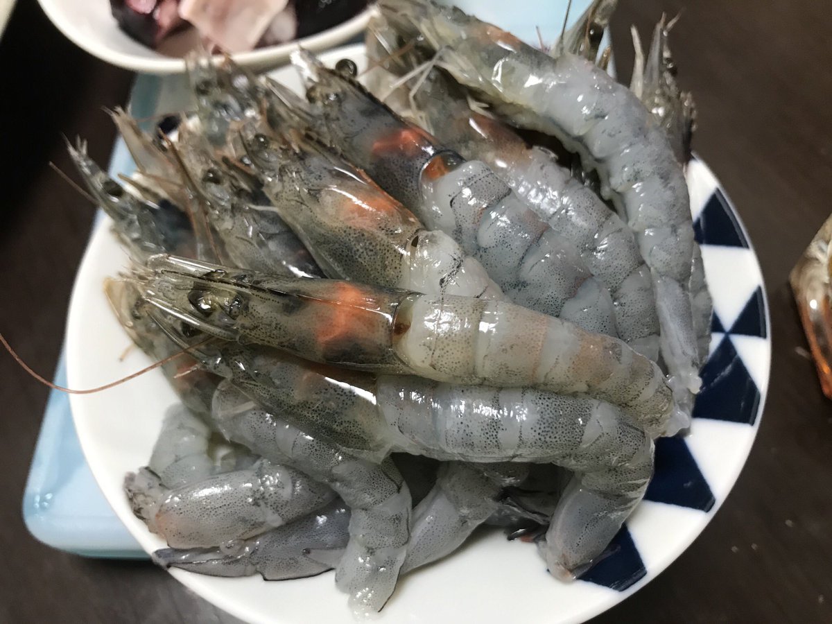 Morison931 バナメイエビを刺身で食べた ニッスイの鹿児島にある陸上施設で卵から養殖してるとか ブリブリとした身質に 強い旨味を感じました お腹痛くならないか 少し不安