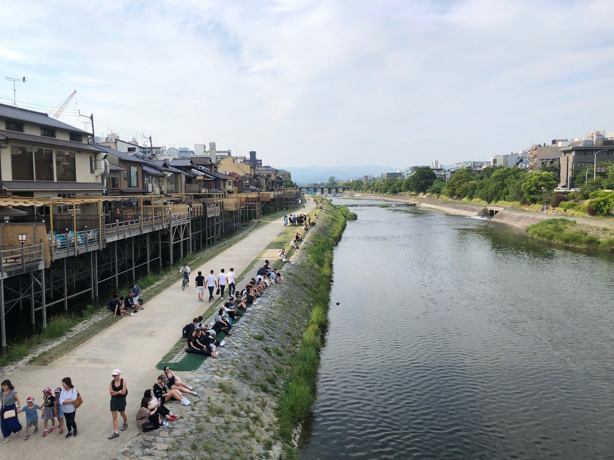 zenkenindia's tweet photo. Kamogawa is a river that runs through Kyoto, connected to the bays of Osaka. During the summer, restaurants set up outdoor seating areas to enjoy the view and atmosphere. #kyoto #japan #kamogawa #adventure #explorejapan #lifeinjapan #photography #tourism #travel https://t.co/4Bx6MI8wnI