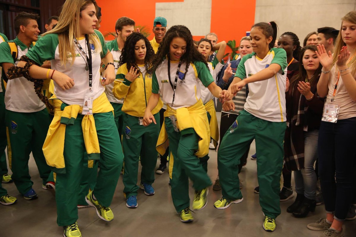 CbdeOficial's tweet photo. #timecbde |Que a sua semana comece com a mesma empolgação dos nossos atletas escolares! 🕺🤩

#cbde20anos #oesportecomecaaqui #torcaconosco #atletaescolar #esportenaescola #isf #fisec #cplp #fiqueemcasa 🏠 https://t.co/dNSB6aJ1ls