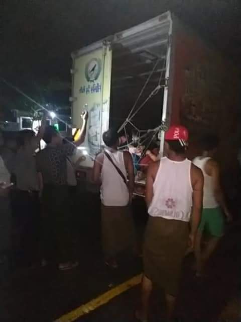 TrueSight__'s tweet photo. In Nyaung Lay Pin, Two box-trucks and a hiace, More than 200 #bengalis intruders are arrested. The situation is worrying for #COVID19 virus and also for politics. https://t.co/VsXYgvyrM6