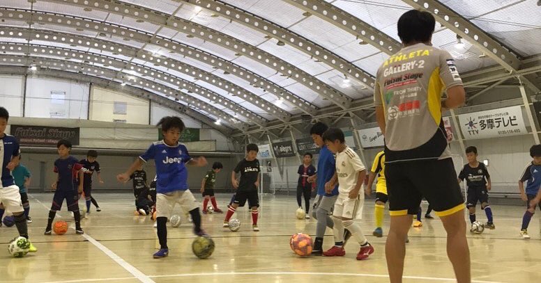 JSFP_tama's tweet photo. ／
連休中は17:00-19:00で毎日開催！
#小学生向け ジュニア個サル⚽️
＼

大好評の #ジュニア個サル
前回はペスカドーラの後呂コーチの
特別“ミニ”クリニックも実施！

▼ 詳細はこちら ▼
https://t.co/6Azk9X9KAo

#ジュニア個サル
#少年サッカー
#サッカー少年団
#フットサル
#ペスカドーラ町田 https://t.co/zAE5YLCzfN