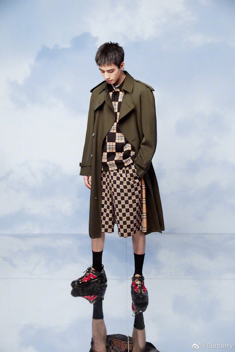 wildflower0325's tweet photo. 200914
#burberry update

Burberry Tmall live tonight🙌🏻

#宋威龙 #宋威龍 #송위룡 #ソンウェイロン #ซ่งเวยหลง  #songweilong #findyourself #goahead #以家人之名 https://t.co/TRyzjm754s