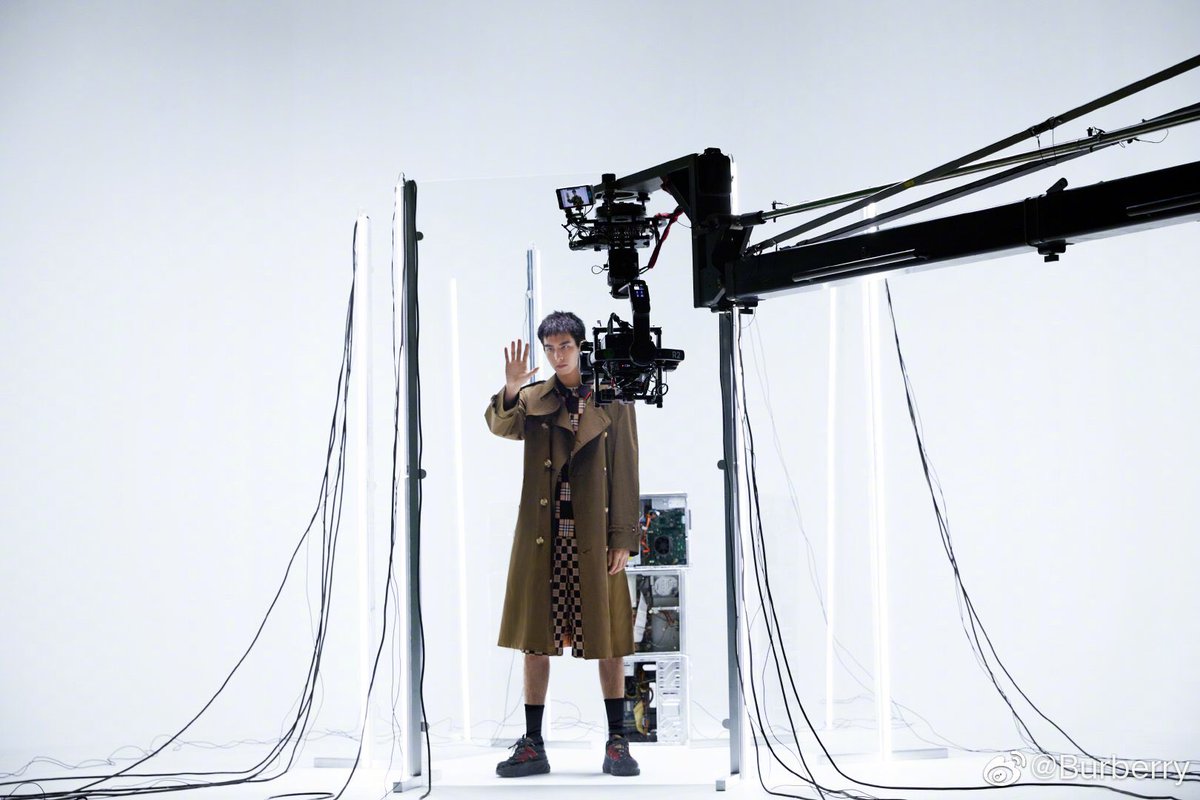 wildflower0325's tweet photo. 200914
#burberry update

Burberry Tmall live tonight🙌🏻

#宋威龙 #宋威龍 #송위룡 #ソンウェイロン #ซ่งเวยหลง  #songweilong #findyourself #goahead #以家人之名 https://t.co/TRyzjm754s