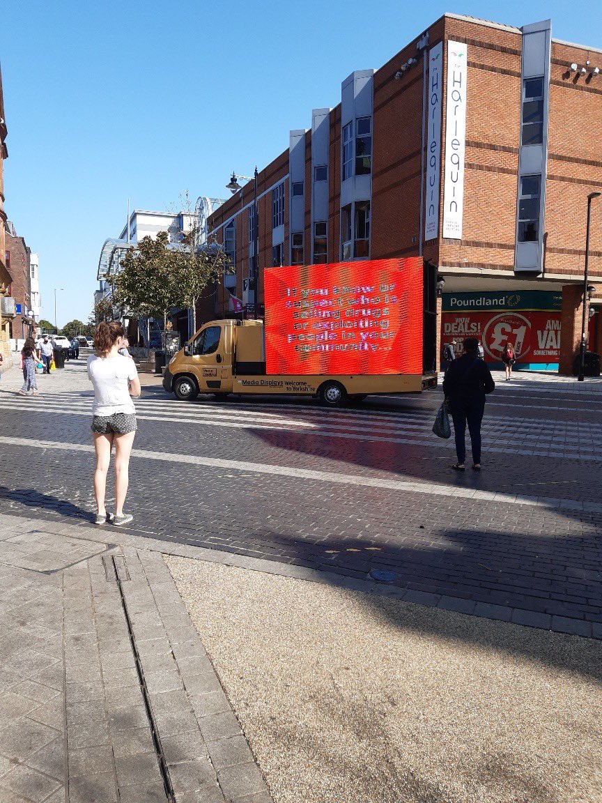SarahLCrosbie's tweet photo. Spotted the ⁦⁦@CrimestoppersUK⁩ @CS_Surrey⁩ ad-van in sunny #Redhill this morning Raising awareness of #CountyLines Know the signs &amp; report concerns #anonymously on 0800 555 111 or at https://t.co/A4FNBlgPJ5 #CommunitySafety ⁦@MediaDisplays⁩ https://t.co/TbxursySpE