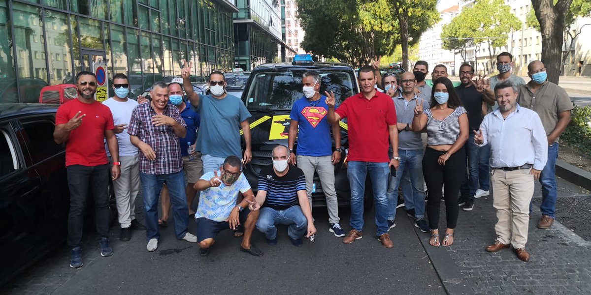 taxi_action's tweet photo. Le tour de France des taxis est parti de Lyon ce matin ! Si croisez le véhicule dans votre ville , n'hésitez pas à vous arrêter pour venir discuter. Prochain arrêt : Nice. #Actiontaxi #TaxisVSUber https://t.co/QoLLj60p9J