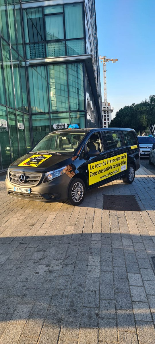 taxi_action's tweet photo. Le tour de France des taxis est parti de Lyon ce matin ! Si croisez le véhicule dans votre ville , n'hésitez pas à vous arrêter pour venir discuter. Prochain arrêt : Nice. #Actiontaxi #TaxisVSUber https://t.co/QoLLj60p9J