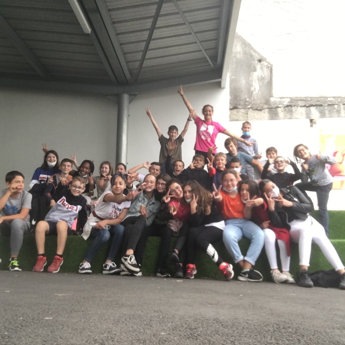 Javouhey_Brest's tweet photo. Les élèves du collège Javouhey ont participé à leur manière au challenge connecté @ODYSSEA_fr ! Bravo à eux
#odyssea #javouhey #college #solidarité 
https://t.co/Hndy4Yga56 https://t.co/Uw6rOa22Mt