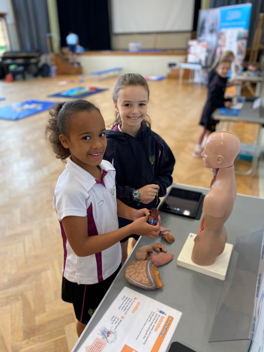 BedfordGirlsSch's tweet photo. It’s ready, steady, go, for #BGSY4 this morning, who have been investigating how the personal choices we make affect health and well-being. The girls explored ideas about nutrition, healthy hearts and hygiene! 🍎💜😊 https://t.co/d0zZjCa06a