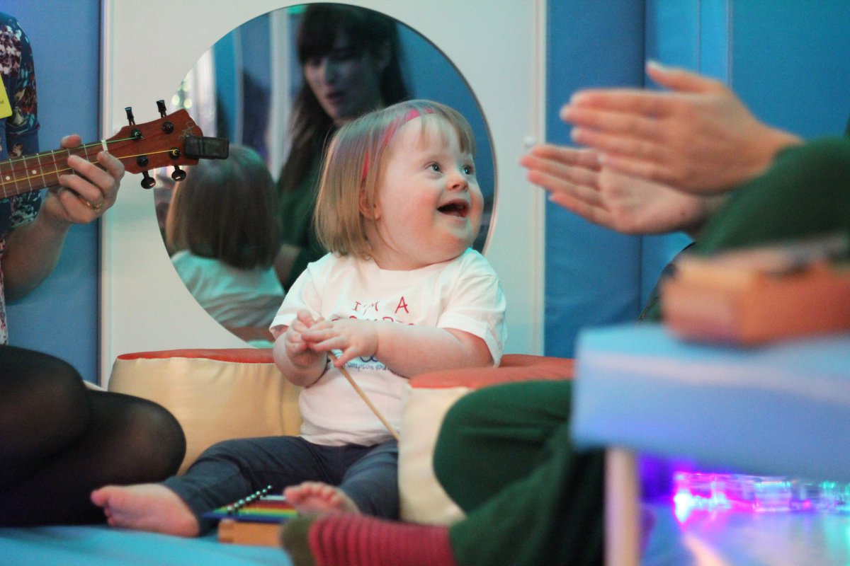 rbharts's tweet photo. Read evaluation report by @MFr5854769 @Ce_wells @HopeGrainne examining social, artistic &amp; clinical impacts of award-nominated #singing &amp; #beatboxing project #VocalBeats at @RBandH with recommendations for NHS trusts, arts orgs &amp; musicians in healthcare🎶

https://t.co/KLCJZOLgxE https://t.co/mhAw3opT3S