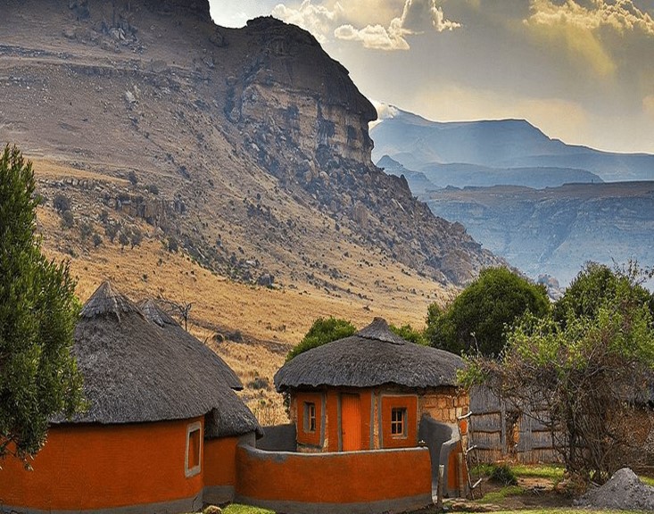 FSGLTA's tweet photo. The Free State culture is a true melting pot of culture & traditions. Visit the Basotho Cultural Village situated in the Golden Gate Highlands National Park to get a taste of the Basotho culture.
#TourismMonth2020 #safetotravel #fsculture #fstourism #safelyrediscoverfs https://t.co/rusrAgaPOB