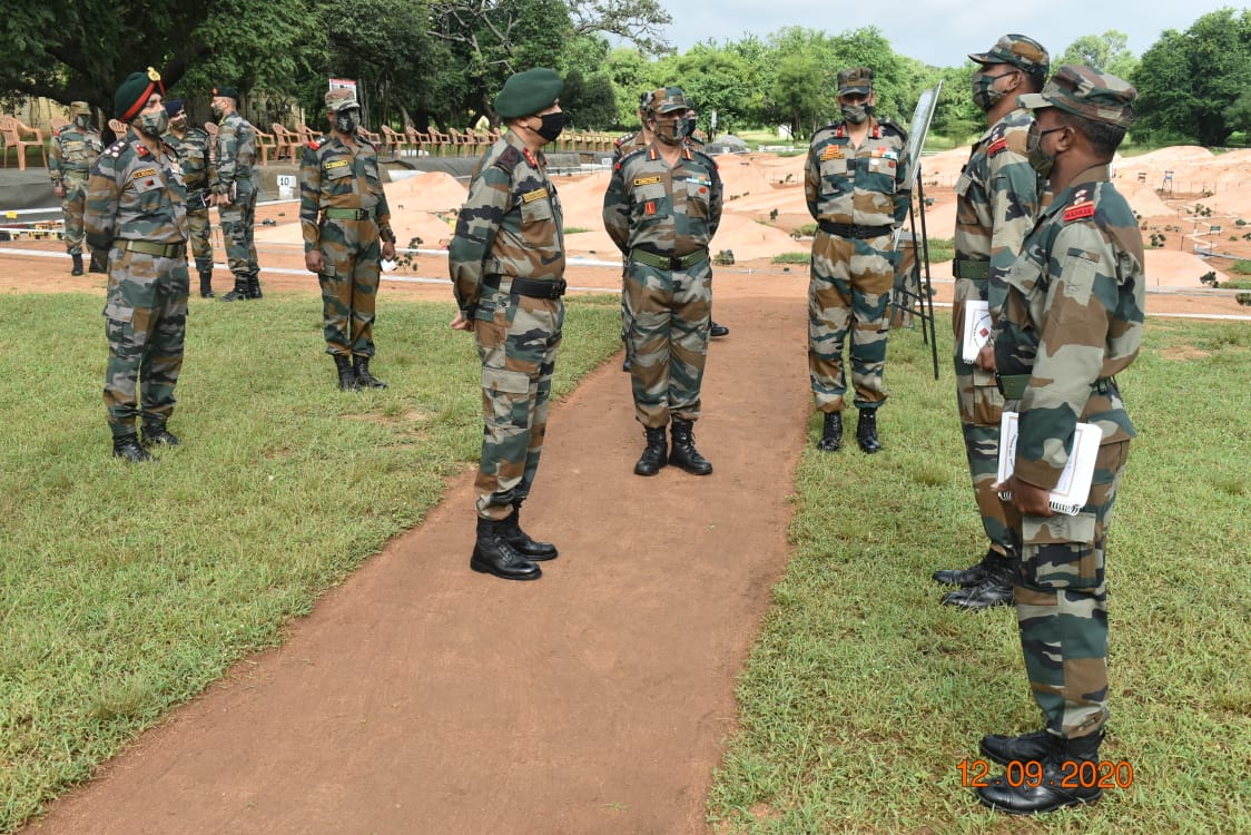 IaSouthern's tweet photo. Lt Gen Atulya Solankey, GOC #SudarshanChakraCorps visited Secunderabad Garrison & reviewed the operational preparedness & training standards of Bison Division. He exhorted all ranks to maintain optimum operational preparedness at all times.
#SouthernCommandSadaTaiyyar
@adgpi https://t.co/REfNM0PtNr