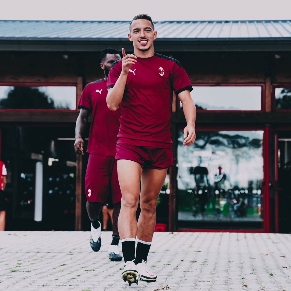 IsmaelBennacer's tweet photo. Ready to start the 2020/21 season 🔴⚫️ #SempreMilan https://t.co/48BEGc4P7S