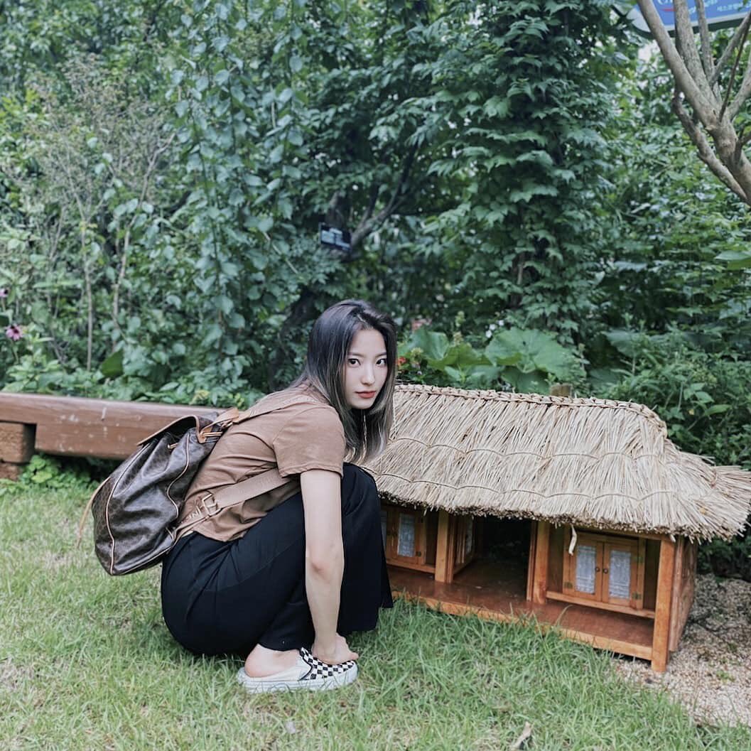 lTZYRJ's tweet photo. In the midst of your hectic schedules, there are things that you shall never forget. Treat yourself well and take some rest. Go out to see the greens that surround you, for the nature shall heal you—for it'll help you recover from all the extreme burnouts. https://t.co/seXqoj0nhD