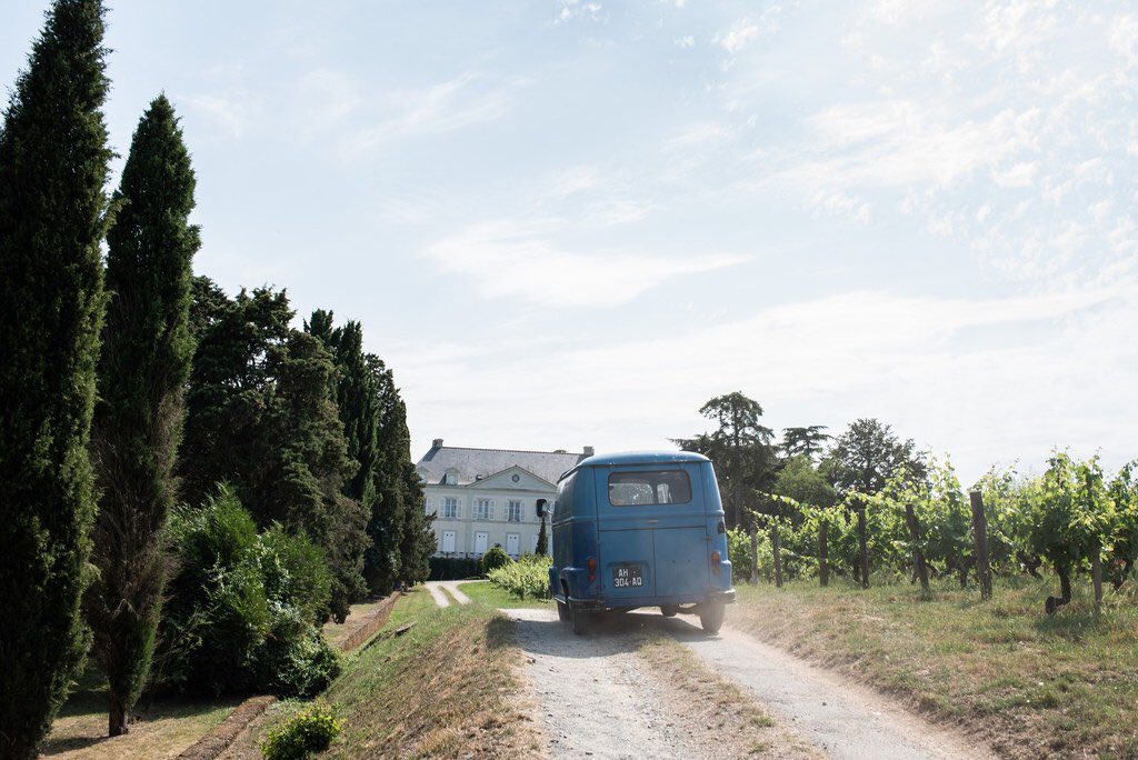 PauleeAnjou's tweet photo. 🇫🇷 En route ! J-1 mois avant nos retrouvailles 100 % vigneronnes. Nous avons hâte de fêter entre vignerons la fin des vendanges et d'échanger sur l'édition 2021, qui nous permettra de retrouver nos amis restaurateurs, cavistes, journalistes, sommeliers, agents, importateurs... https://t.co/EhcKnJm1MN