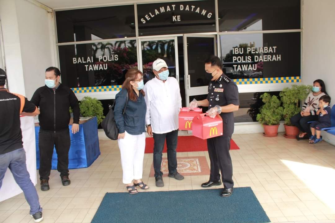 ipd_tawau's tweet photo. McDonald's Malaysia cawangan Tawau mengambil inisiatif dalam usaha memberikan sokongan kepada tugas barisan hadapan melalui sumbangan makanan untuk petugas IPD Tawau melalui Program Komuniti McDonald’s di IPD Tawau, pagi Tadi. https://t.co/VLpST3CHvw