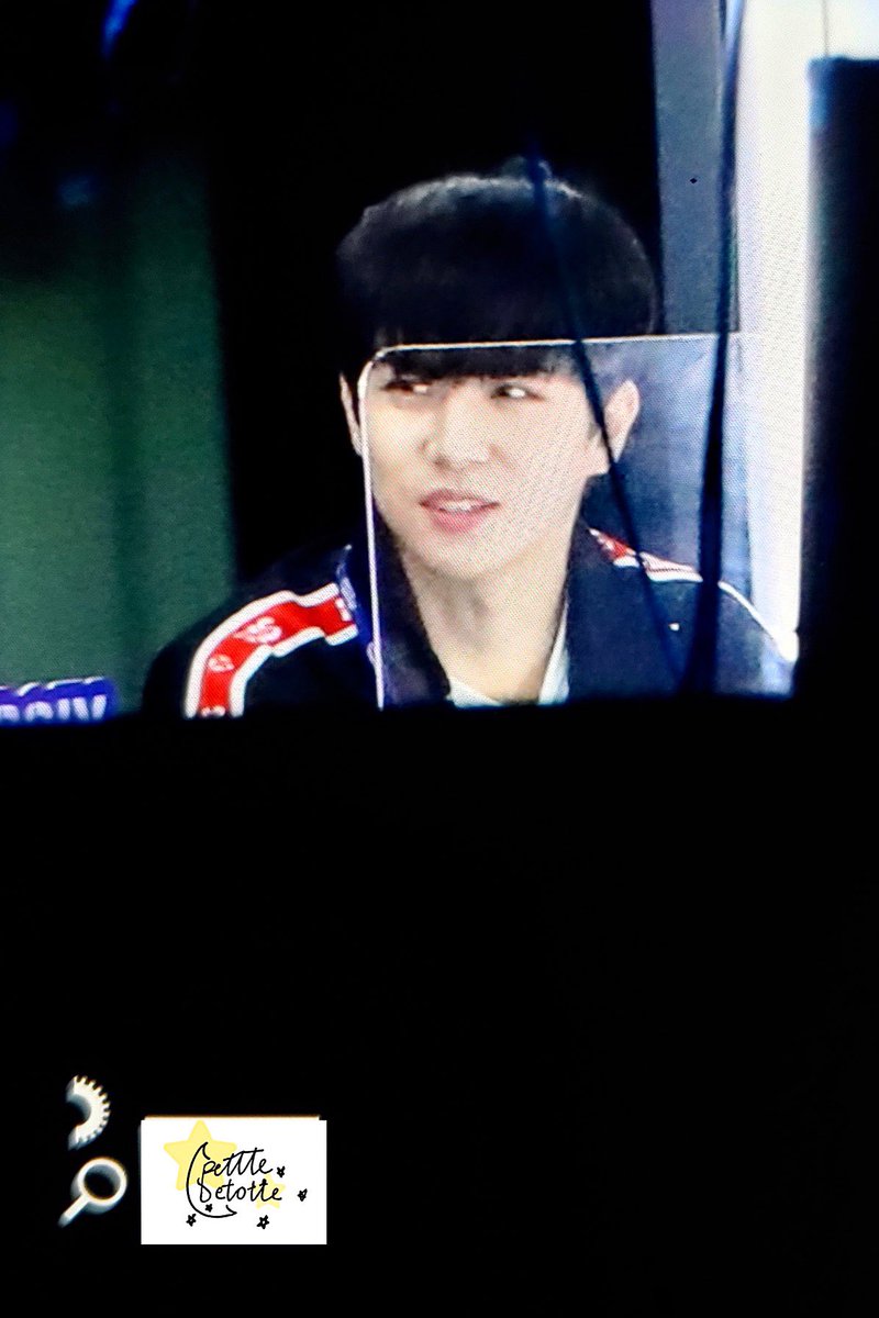 PETITEETOILE703's tweet photo. 200914 아육대  E스포츠
;
#잘했동한 #김동한 #동한 #KIMDONGHAN #위아이 #WEi https://t.co/tGShhSBXz1