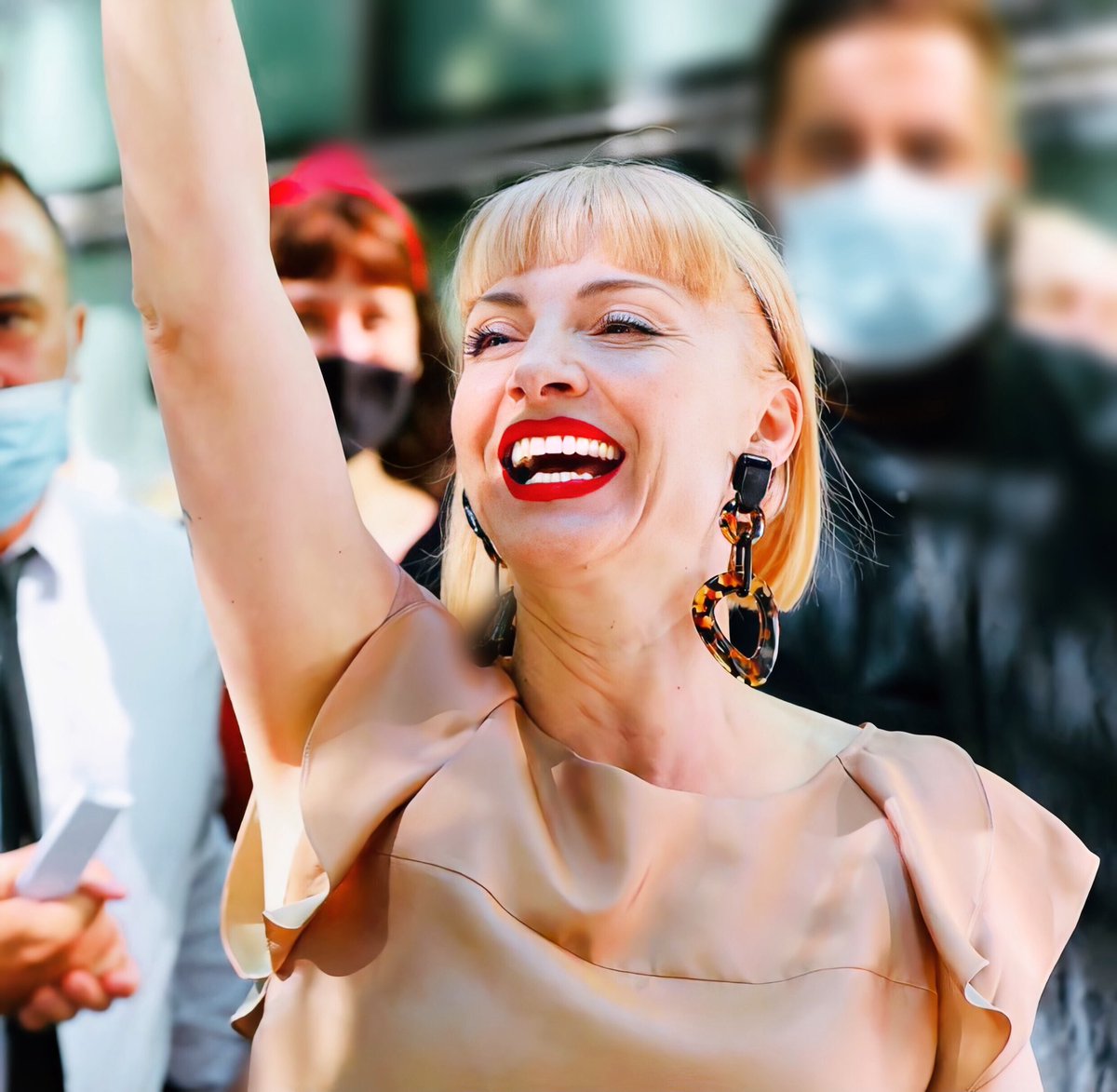 najwaperu's tweet photo. Amamos esta foto!! 😍 Enamorados de la sonrisa y felicidad de @Najwa_Nimri ✨✨💓 Rise and Shine queen 👑 https://t.co/DO7LQHASqm