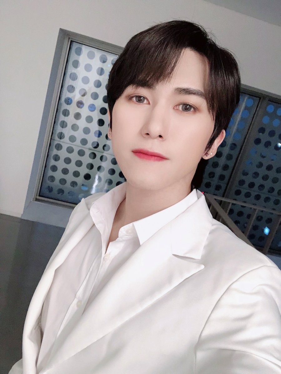 TARGET7_K's tweet photo. #로이 워니안녕!🙋‍♂️
인사가 늦었죠? ㅎㅎ
오늘은 타겟의 일본데뷔 1000일 짝짝🎊✨
최근 잠이 안와서 예전 영상들 마구 찾아봤는데 아름다운 추억들이 참 많더라구요 ㅎㅎ
긴 시간 언제나 자리지켜주시는 워니여러분들 너무너무 감사합니닷🥺💕
오늘 하루도 고생했어요✨

#타겟 https://t.co/dZAH8LLOaJ