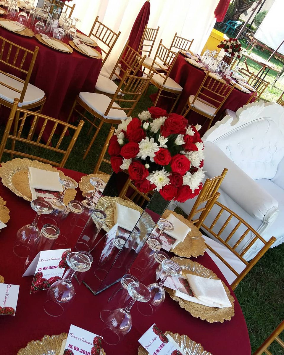 “A rose does not answer its enemies with words, but with beauty.”
― Matshona Dhliwayo

#roses #monday #mondaymotivation #beauty