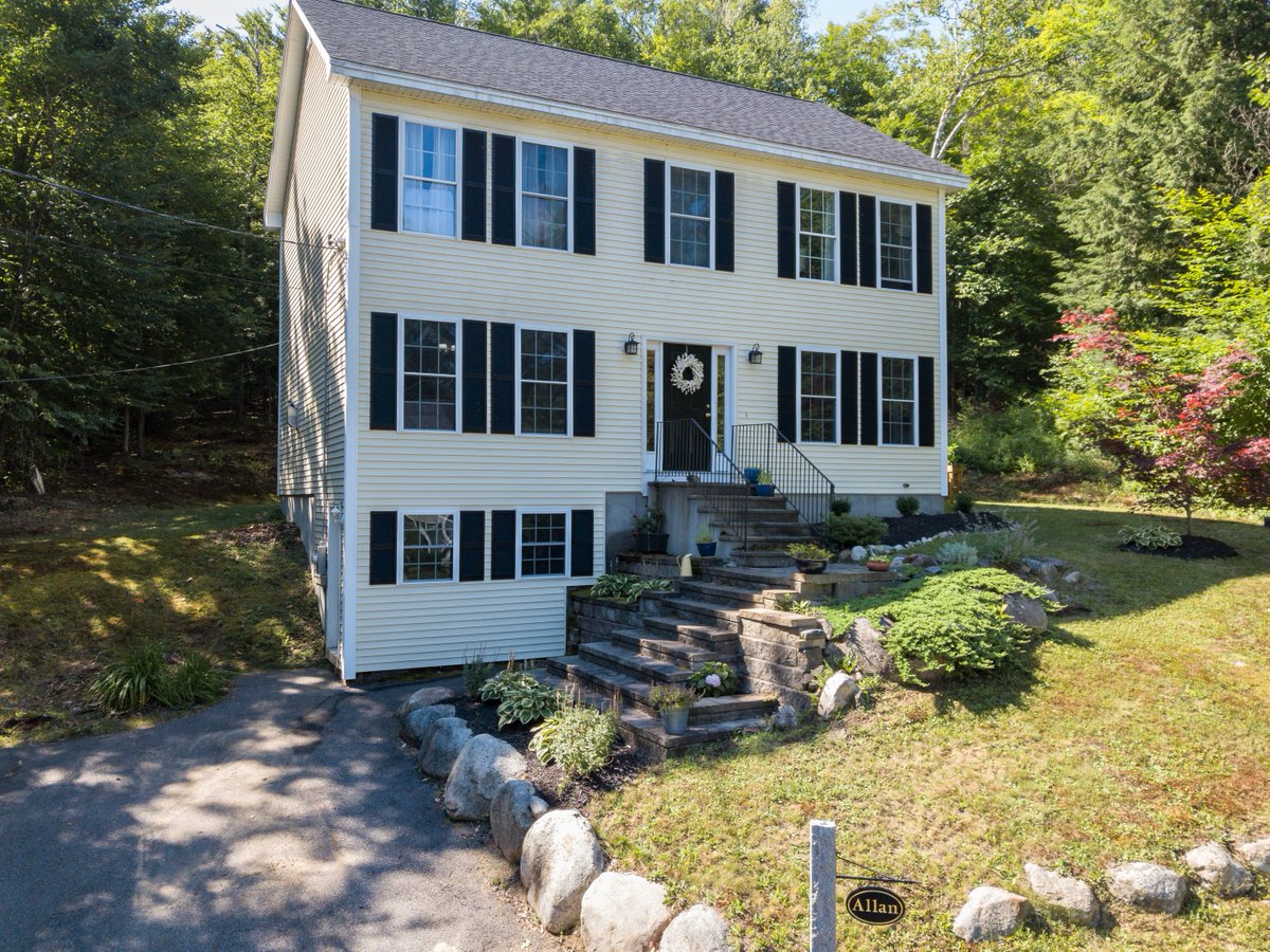 DowRealtyGroup's tweet photo. BACK ON THE MARKET DUE TO BUYER FINANCING - Meticulously maintained by it's original owners, this home is completely turn key. Features include brand new gas range, custom built-ins, gas fireplace, master suite with TWO walk in closets, and more! https://t.co/jUAQQqqJI5 #kwri https://t.co/M7rY6WUCu5