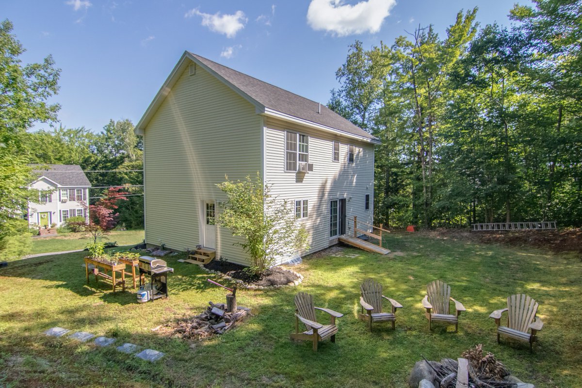 DowRealtyGroup's tweet photo. BACK ON THE MARKET DUE TO BUYER FINANCING - Meticulously maintained by it's original owners, this home is completely turn key. Features include brand new gas range, custom built-ins, gas fireplace, master suite with TWO walk in closets, and more! https://t.co/jUAQQqqJI5 #kwri https://t.co/M7rY6WUCu5