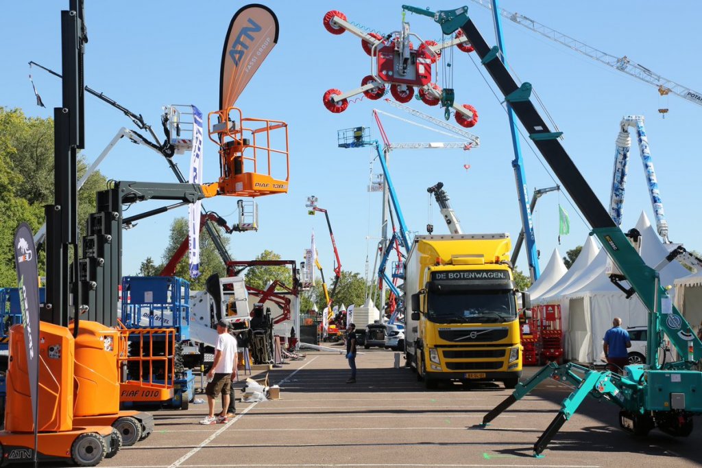Sollevare_it's tweet photo. (JDL EXPO, L'ESEMPIO E IL CORAGGIO DELLA "FRANCE DES EXPOSITIONS").
Leggi di più su Sollevare - https://t.co/gPvXP6ERFf https://t.co/sjp21PS2Ci