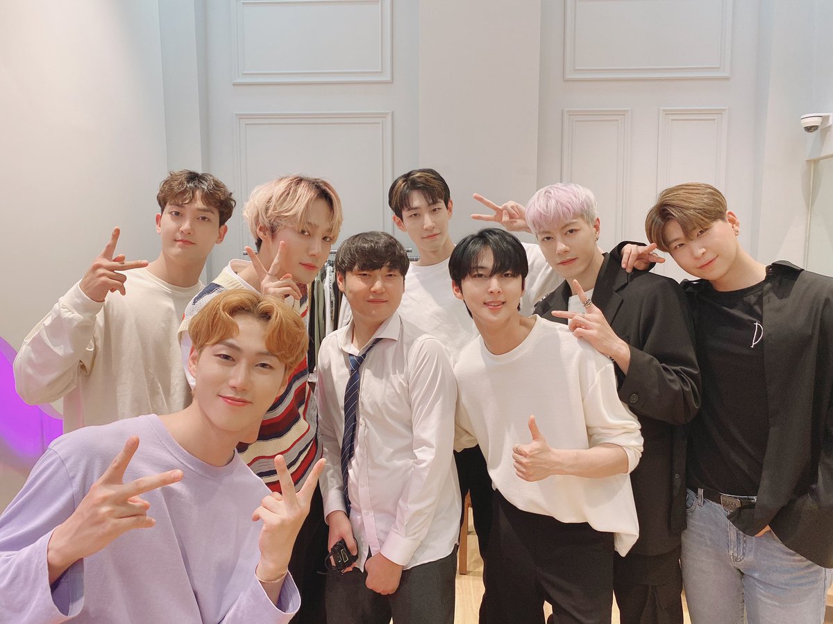 HosungBrazil's tweet photo. [📹] 14.09.20 #TWITTER 
 • Vídeo do 진용진 com VAV!
https://t.co/Y4xGcbFppY

#VAV #브이에이브이 
#Lou #로우 @VAV_official https://t.co/IysfovSlQP