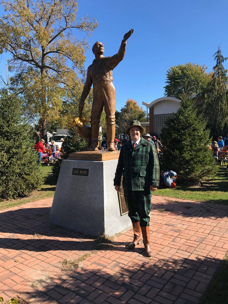 KingsvilleON's tweet photo. Eric Hansen has portrayed Jack Miner in the Wild Goose Jack story as part of Migration Festival.  Here is a throw back to a couple of years ago, with Eric at the newly refurbished Jack Miner Statue.  #migrationfest #jackminer #kingsville https://t.co/US8vNPNuzZ
